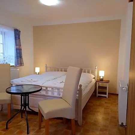 Malý Mnich 3* Mníšek pod Brdy